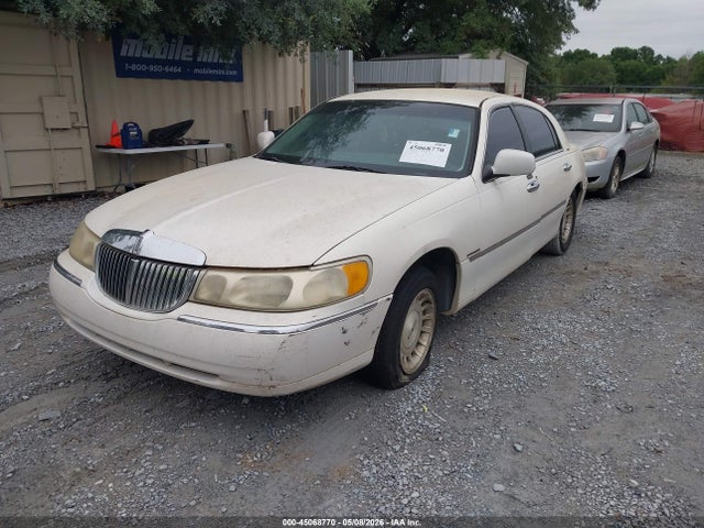 1999 Lincoln Town Car Executive მანქანა იყიდება აუქციონზე, vin: 1LNHM81W0XY673337, აუქციონის ნომერი: 45068770