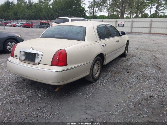 1999 Lincoln Town Car Executive მანქანა იყიდება აუქციონზე, vin: 1LNHM81W0XY673337, აუქციონის ნომერი: 45068770