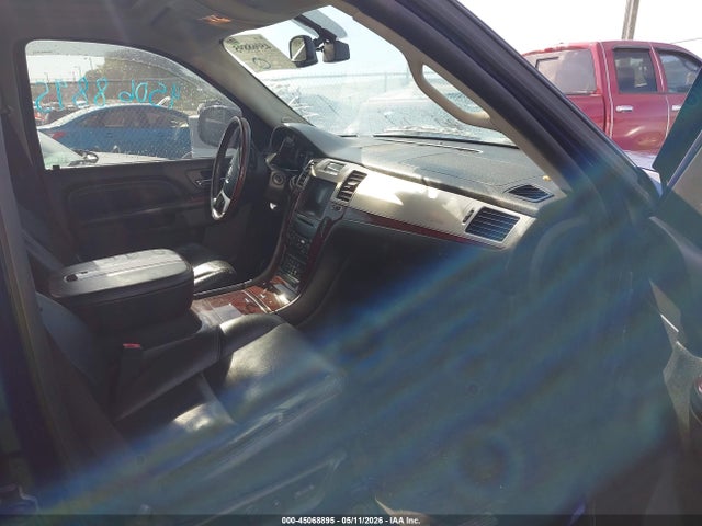 2010 Cadillac Escalade Ext Luxury მანქანა იყიდება აუქციონზე, vin: 3GYVKMEF4AG256203, აუქციონის ნომერი: 45068895