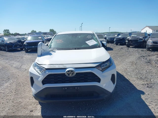 45069010 :رقم المزاد ، 2T3G1RFV4NW268121 vin ، 2022 Toyota Rav4 Le مزاد بيع