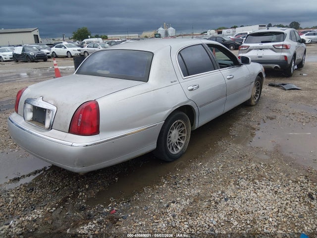 Продаж на аукціоні авто 2001 Lincoln Town Car Signature, vin: 1LNHM82W61Y672683, номер лоту: 45069021