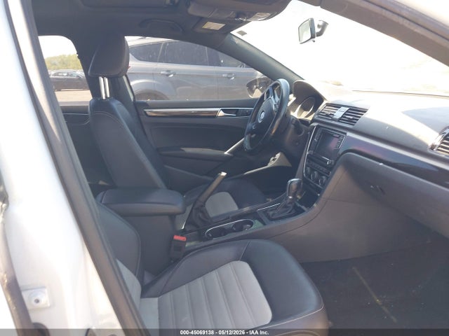 2018 Volkswagen Passat 3.6l V6 Gt მანქანა იყიდება აუქციონზე, vin: 1VWJM7A35JC037584, აუქციონის ნომერი: 45069138