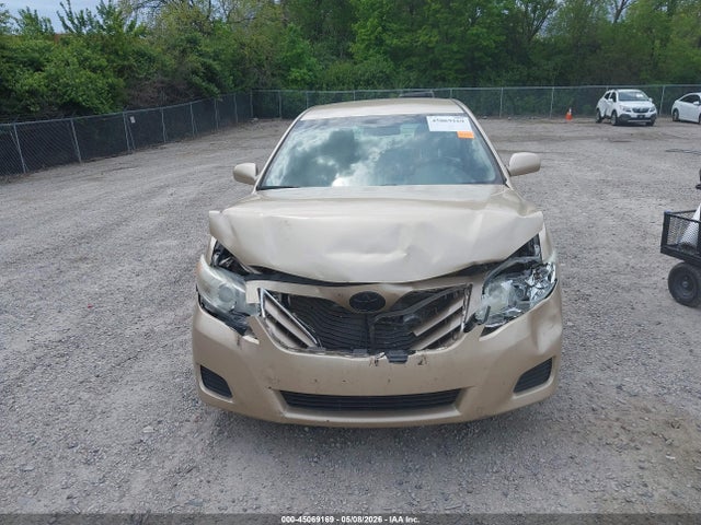 45069169 :رقم المزاد ، 4T1BF3EK9BU721010 vin ، 2011 Toyota Camry Le مزاد بيع