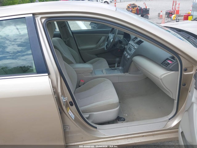45069169 :رقم المزاد ، 4T1BF3EK9BU721010 vin ، 2011 Toyota Camry Le مزاد بيع