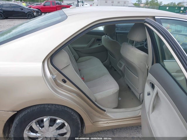 45069169 :رقم المزاد ، 4T1BF3EK9BU721010 vin ، 2011 Toyota Camry Le مزاد بيع
