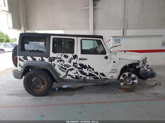 45069309 :رقم المزاد ، 1C4HJWDG8EL177444 vin ، 2014 Jeep Wrangler Unlimited Sport مزاد بيع