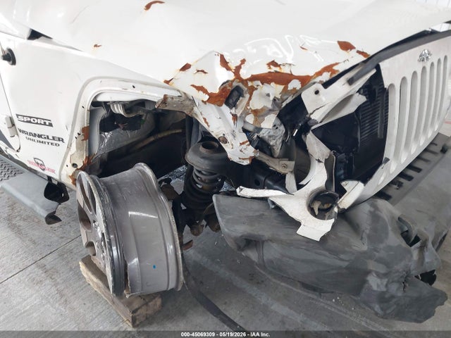 45069309 :رقم المزاد ، 1C4HJWDG8EL177444 vin ، 2014 Jeep Wrangler Unlimited Sport مزاد بيع
