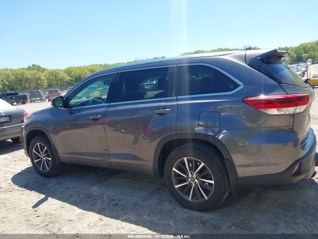 Продажа на аукционе авто 2018 Toyota Highlander Xle, vin: 5TDJZRFH6JS523758, номер лота: 45069366