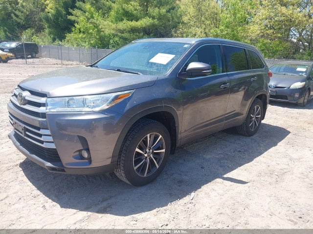 Продажа на аукционе авто 2018 Toyota Highlander Xle, vin: 5TDJZRFH6JS523758, номер лота: 45069366