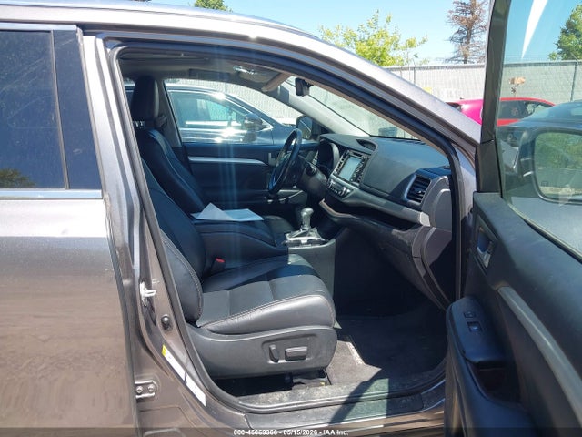 Продажа на аукционе авто 2018 Toyota Highlander Xle, vin: 5TDJZRFH6JS523758, номер лота: 45069366