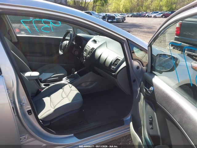 Продажа на аукционе авто 2015 Kia Forte Lx, vin: KNAFK4A60F5263256, номер лота: 45069377