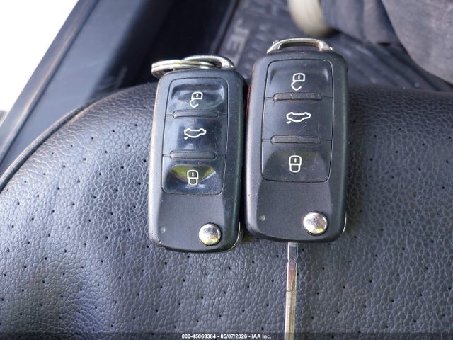 45069384 :رقم المزاد ، 3VWD17AJ6JM212010 vin ، 2018 Volkswagen Jetta 1.8t Se Sport مزاد بيع