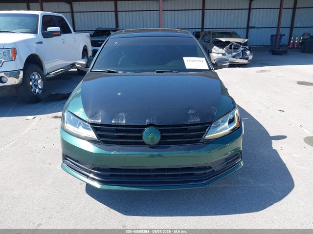 45069384 :رقم المزاد ، 3VWD17AJ6JM212010 vin ، 2018 Volkswagen Jetta 1.8t Se Sport مزاد بيع