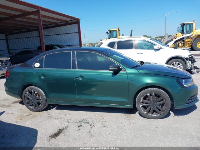 45069384 :رقم المزاد ، 3VWD17AJ6JM212010 vin ، 2018 Volkswagen Jetta 1.8t Se Sport مزاد بيع