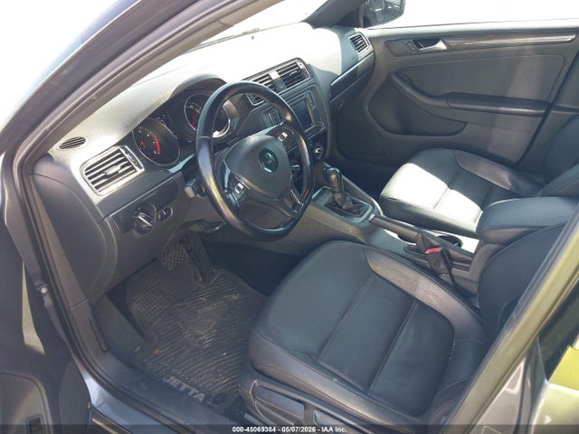 45069384 :رقم المزاد ، 3VWD17AJ6JM212010 vin ، 2018 Volkswagen Jetta 1.8t Se Sport مزاد بيع
