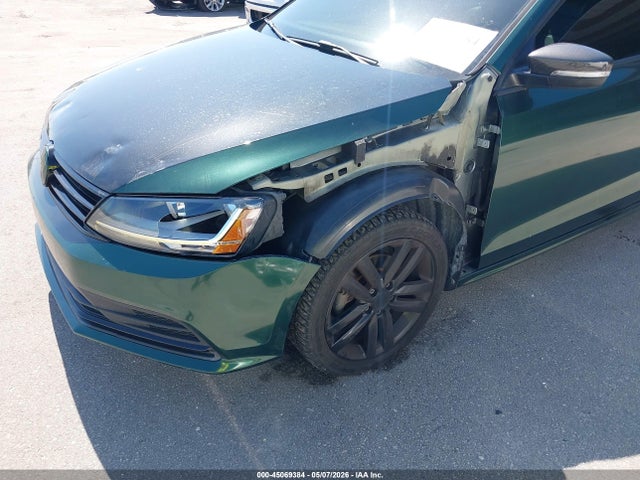 45069384 :رقم المزاد ، 3VWD17AJ6JM212010 vin ، 2018 Volkswagen Jetta 1.8t Se Sport مزاد بيع