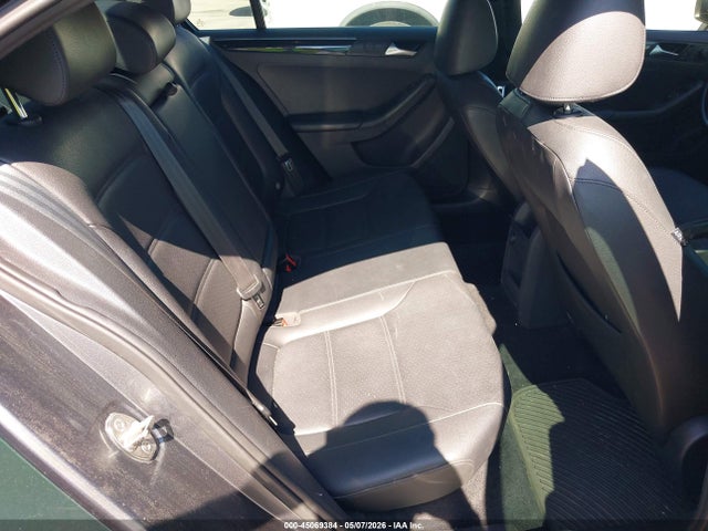 45069384 :رقم المزاد ، 3VWD17AJ6JM212010 vin ، 2018 Volkswagen Jetta 1.8t Se Sport مزاد بيع