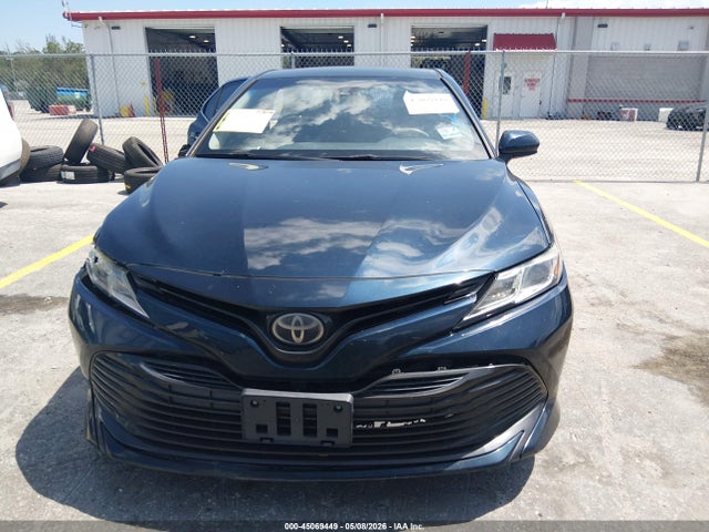 2018 Toyota Camry Le მანქანა იყიდება აუქციონზე, vin: 4T1B11HK9JU502223, აუქციონის ნომერი: 45069449