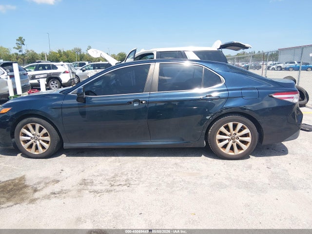 2018 Toyota Camry Le მანქანა იყიდება აუქციონზე, vin: 4T1B11HK9JU502223, აუქციონის ნომერი: 45069449