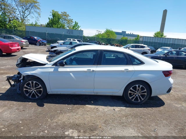 Auction sale of the 2024 Volkswagen Jetta 1.5t Sport, vin: 3VWBM7BU7RM089823, lot number: 45070025