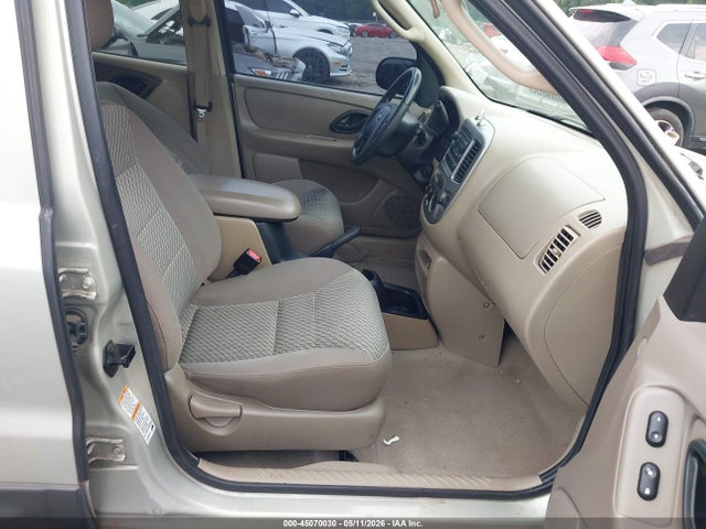 45070030 :رقم المزاد ، 1FMCU03114KA41233 vin ، 2004 Ford Escape Xlt مزاد بيع