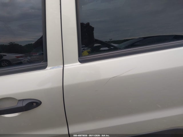 45070030 :رقم المزاد ، 1FMCU03114KA41233 vin ، 2004 Ford Escape Xlt مزاد بيع