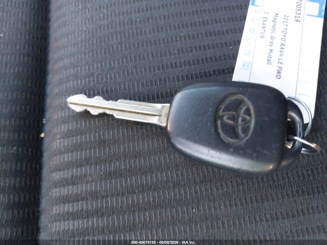 45070150 :رقم المزاد ، JTMZFREV5HJ142347 vin ، 2017 Toyota Rav4 Le مزاد بيع