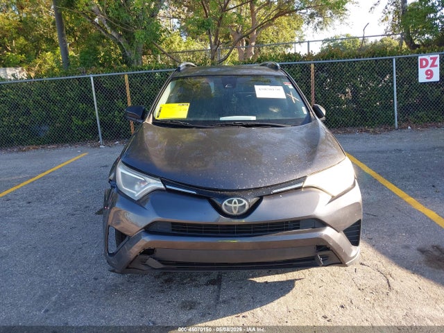45070150 :رقم المزاد ، JTMZFREV5HJ142347 vin ، 2017 Toyota Rav4 Le مزاد بيع