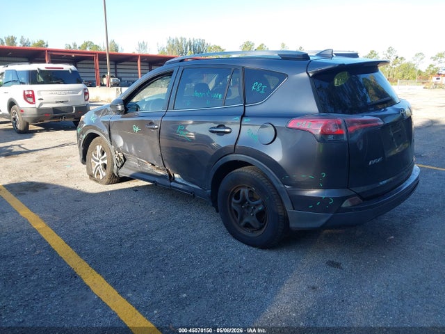 45070150 :رقم المزاد ، JTMZFREV5HJ142347 vin ، 2017 Toyota Rav4 Le مزاد بيع