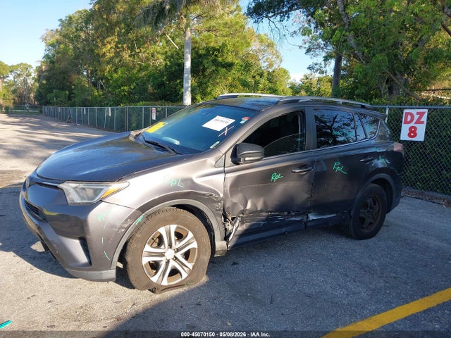 45070150 :رقم المزاد ، JTMZFREV5HJ142347 vin ، 2017 Toyota Rav4 Le مزاد بيع