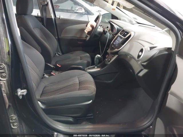 45070335 :رقم المزاد ، 1G1JD5SG6J4123207 vin ، 2018 Chevrolet Sonic Lt Auto مزاد بيع