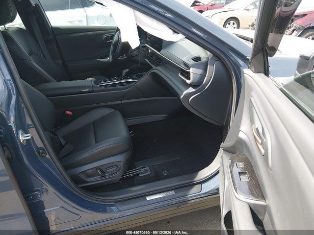Продажа на аукционе авто 2025 Toyota Crown Signia Limited, vin: JTDACAAJ0S3012529, номер лота: 45070490