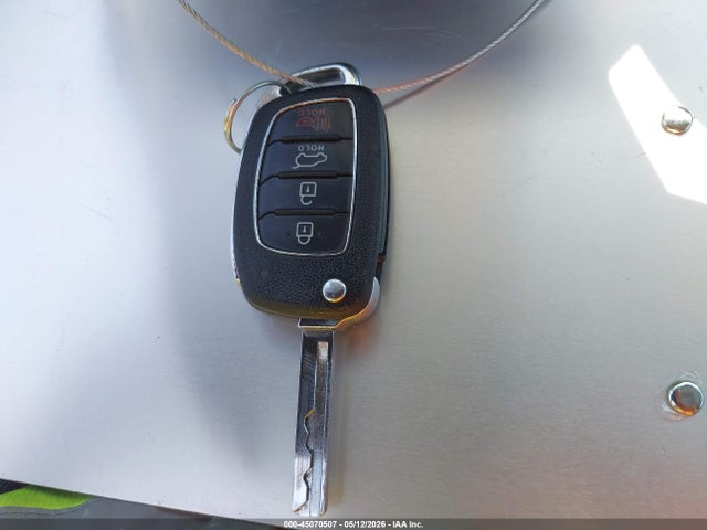 Продаж на аукціоні авто 2018 Hyundai Santa Fe Sport 2.4l, vin: 5NMZT3LB6JH106323, номер лоту: 45070507