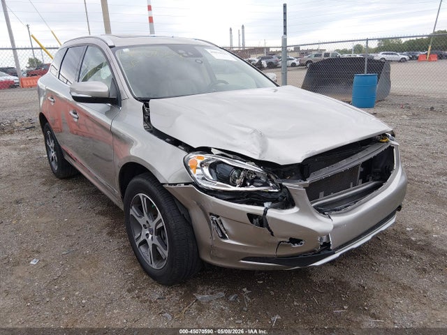 Продажа на аукционе авто 2015 Volvo Xc60 T6 Platinum, vin: YV4902RM3F2638598, номер лота: 45070590