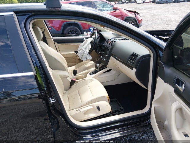 45070601 :رقم المزاد ، 3VWRX7AJ3AM018751 vin ، 2010 Volkswagen Jetta Se مزاد بيع