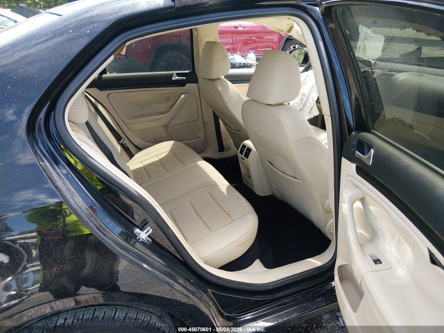 45070601 :رقم المزاد ، 3VWRX7AJ3AM018751 vin ، 2010 Volkswagen Jetta Se مزاد بيع