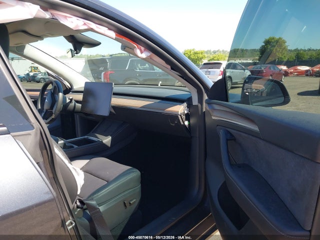 Продаж на аукціоні авто 2024 Tesla Model Y Long Range Dual Motor All-wheel Drive, vin: 7SAYGDEE7RF196496, номер лоту: 45070616