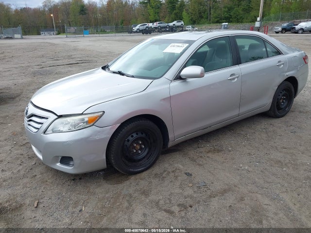 45070642 :رقم المزاد ، 4T4BF3EK9BR171586 vin ، 2011 Toyota Camry Le مزاد بيع