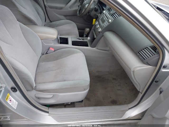 45070642 :رقم المزاد ، 4T4BF3EK9BR171586 vin ، 2011 Toyota Camry Le مزاد بيع