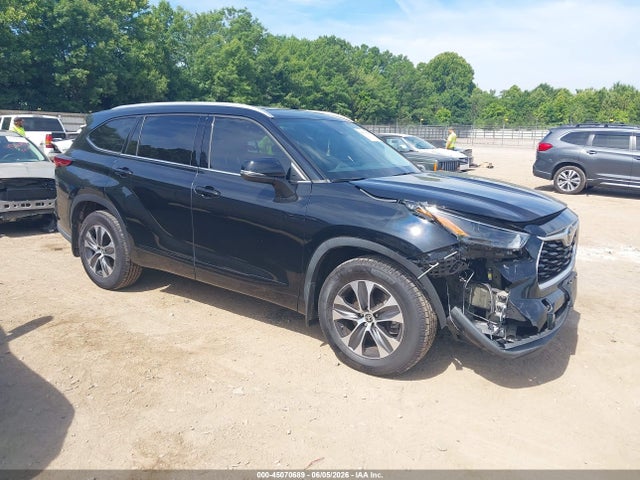 Auction sale of the 2022 Toyota Highlander Xle, vin: 5TDGZRBH8NS215335, lot number: 45070689