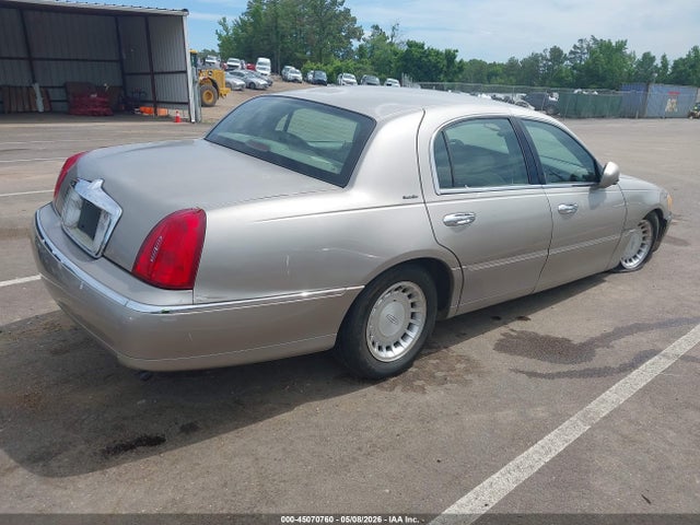 Aukcja sprzedaży 2001 Lincoln Town Car Executive, vin: 1LNHM81W71Y676114, numer aukcji: 45070760
