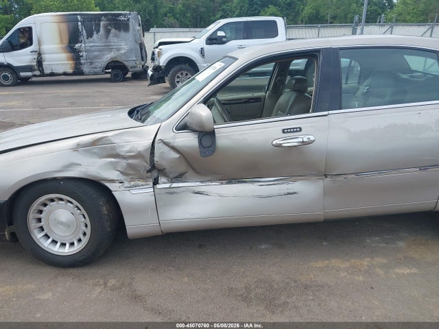 Aukcja sprzedaży 2001 Lincoln Town Car Executive, vin: 1LNHM81W71Y676114, numer aukcji: 45070760