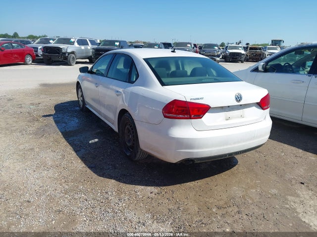 Продажа на аукционе авто 2013 Volkswagen Passat 2.5l S, vin: 1VWAP7A3XDC006701, номер лота: 45070966