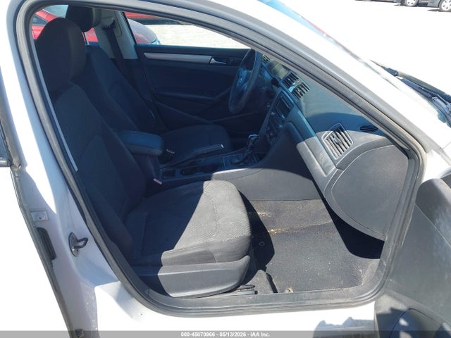 Продажа на аукционе авто 2013 Volkswagen Passat 2.5l S, vin: 1VWAP7A3XDC006701, номер лота: 45070966