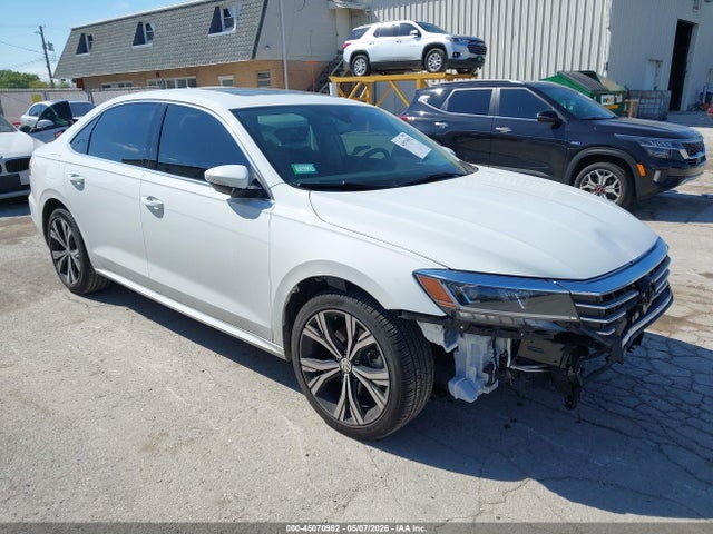 Продаж на аукціоні авто 2022 Volkswagen Passat 2.0t Se, vin: 1VWSA7A37NC004945, номер лоту: 45070982