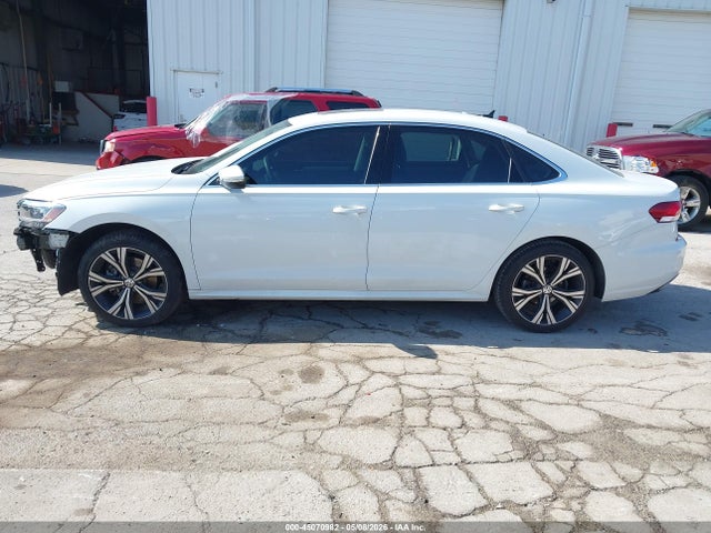 Продаж на аукціоні авто 2022 Volkswagen Passat 2.0t Se, vin: 1VWSA7A37NC004945, номер лоту: 45070982