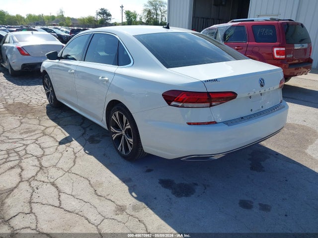 Продаж на аукціоні авто 2022 Volkswagen Passat 2.0t Se, vin: 1VWSA7A37NC004945, номер лоту: 45070982