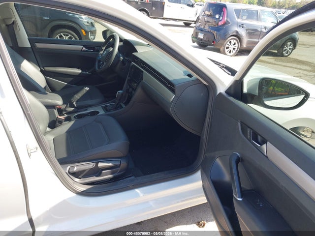 Aukcja sprzedaży 2022 Volkswagen Passat 2.0t Se, vin: 1VWSA7A37NC004945, numer aukcji: 45070982