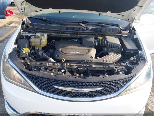 Продажа на аукционе авто 2017 Chrysler Pacifica Touring-l, vin: 2C4RC1BG1HR511216, номер лота: 45071136