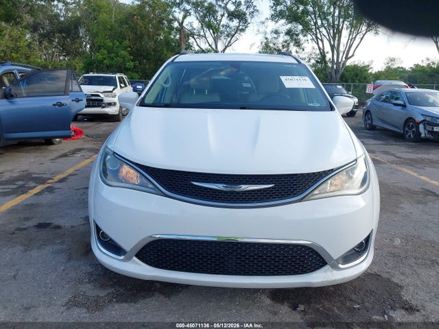 Продажа на аукционе авто 2017 Chrysler Pacifica Touring-l, vin: 2C4RC1BG1HR511216, номер лота: 45071136